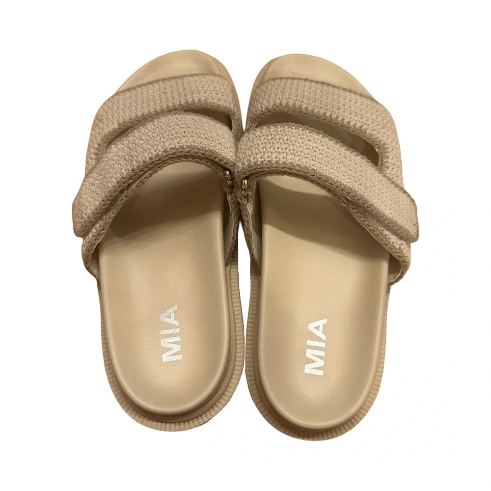 Mia Gabri Crocheted Slip-on Sandals in Bone, Size 8.5. - Picture 10 of 12